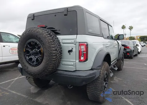 2021 Ford Bronco First Edition z USA, uszkodzony, nr VIN 1FMEE5EP8MLA40840